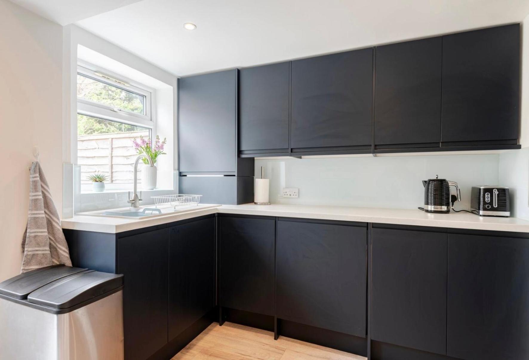 Modern 2 Bed House In Rainham, Kent - Central Location Rainham  Extérieur photo