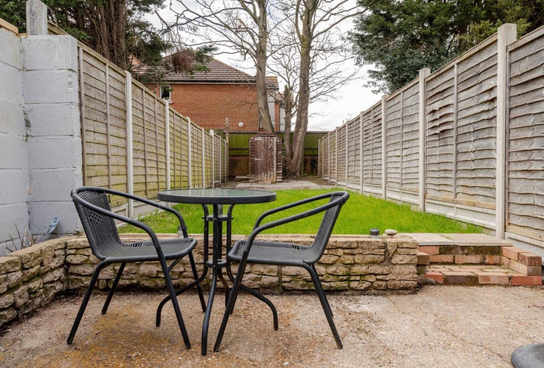 Modern 2 Bed House In Rainham, Kent - Central Location Rainham  Extérieur photo