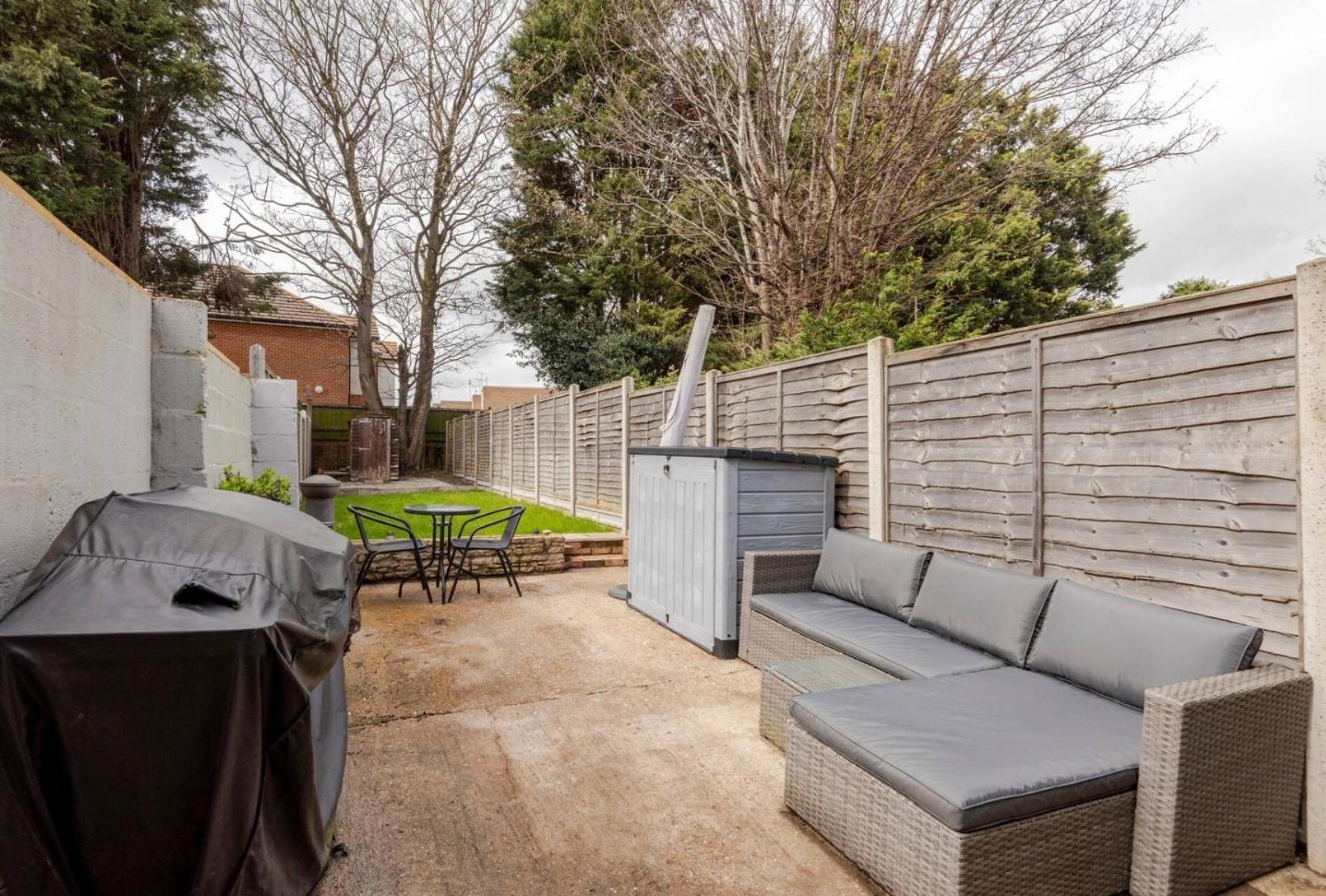 Modern 2 Bed House In Rainham, Kent - Central Location Rainham  Extérieur photo